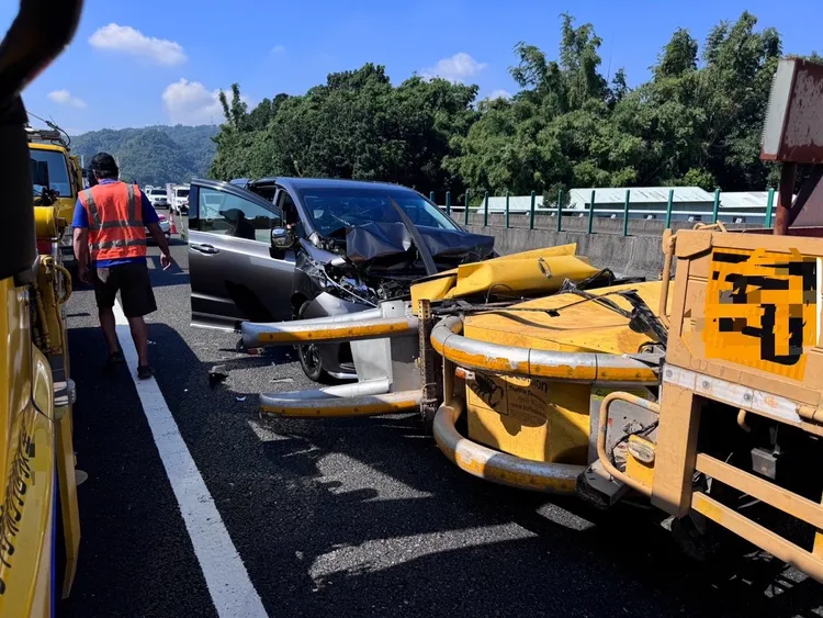 肇事休旅車未裝設輔助駕駛系統，疑因駕駛未注意車前狀況釀禍。民眾提供