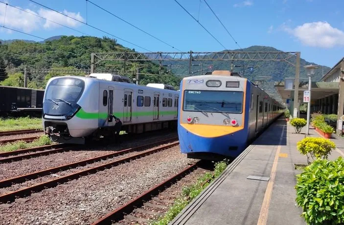 台鐵表示，遮斷機案實際進度稍有落後，將依契約監督廠商如期完工。台鐵提供