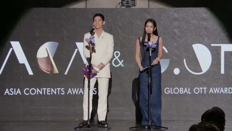 林柏宏（左）、宋芸樺頒發男女配角獎。翻攝YouTube