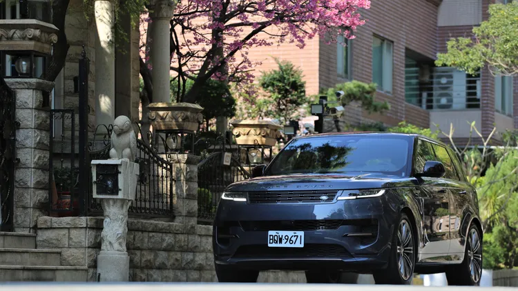 JLR Taiwan去年3月正式發表第三代Range Rover Sport，規劃了柴油的D300 Dynamic SE與汽油的P400 Dynamic SE雙車型。資料照片 / 林浩昇攝