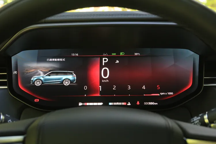 13.7吋的全數位電子儀表板採繁體中文顯示界面，並具備多種顯示模式。林浩昇攝