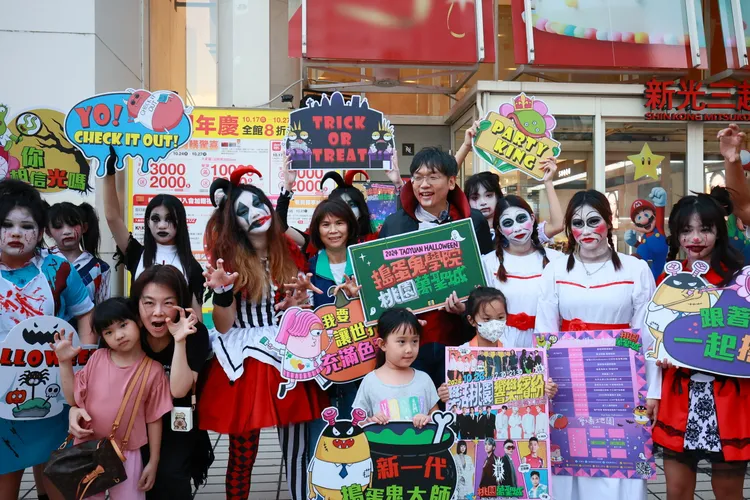 萬聖城9天活動期間推出「搗蛋鬼學院開學慶」，登錄發票可抽獎。觀旅局提供