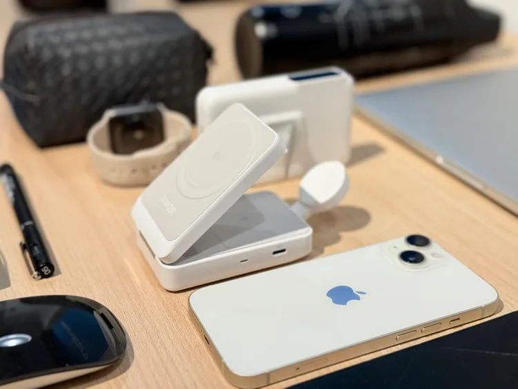 Anker 三合一充電器可同時為iPhone、AirPods及Apple Watch充電。趙筱文 攝