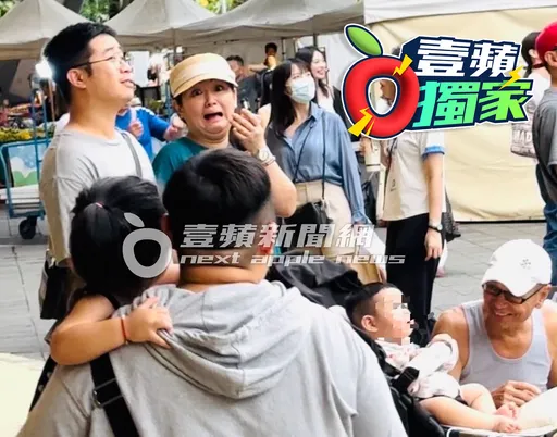 獨家|野生捕獲Selina最幸福模樣!與男友遛萌娃 任爸抱孫笑到合不攏嘴