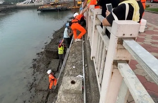 垂釣男摔傷受困永安漁港堤防 海巡消防成功救援