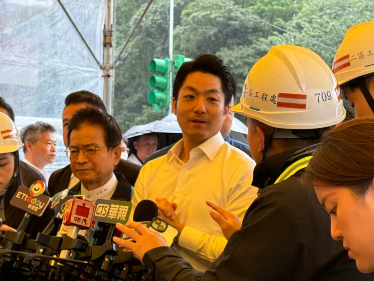 蔣萬安受訪時曾回應北捷萬聖節提醒。記者張綵茜攝
