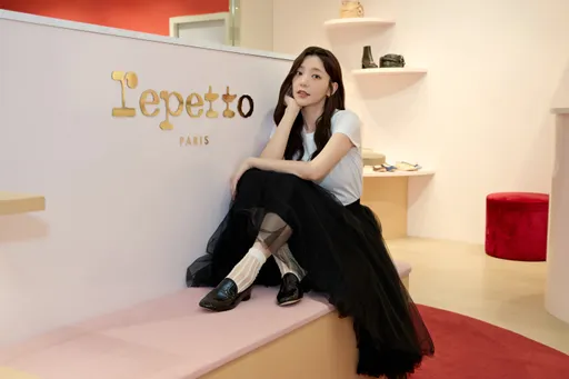 塔羅預言成真?郭雪芙爆熱戀捲髮外國男十指緊扣回住處