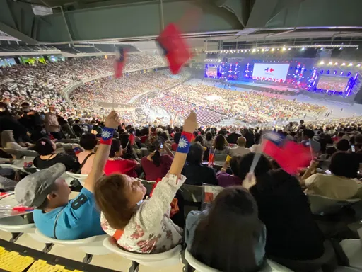 國慶晚會後大巨蛋草皮「黑一片」惹議 綠、白議員同痛批遠雄卸責