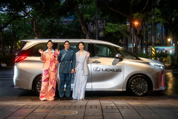 「吳琴戰隊」陳念琴、吳詩儀與田中千繪搭乘旗艦移動豪宅LM出席臺北時裝週大秀活動。業者提供