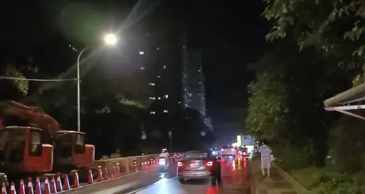 新豐街邊坡大面積坍塌!基隆市府全力搶修 今晚8時恢復雙向通車