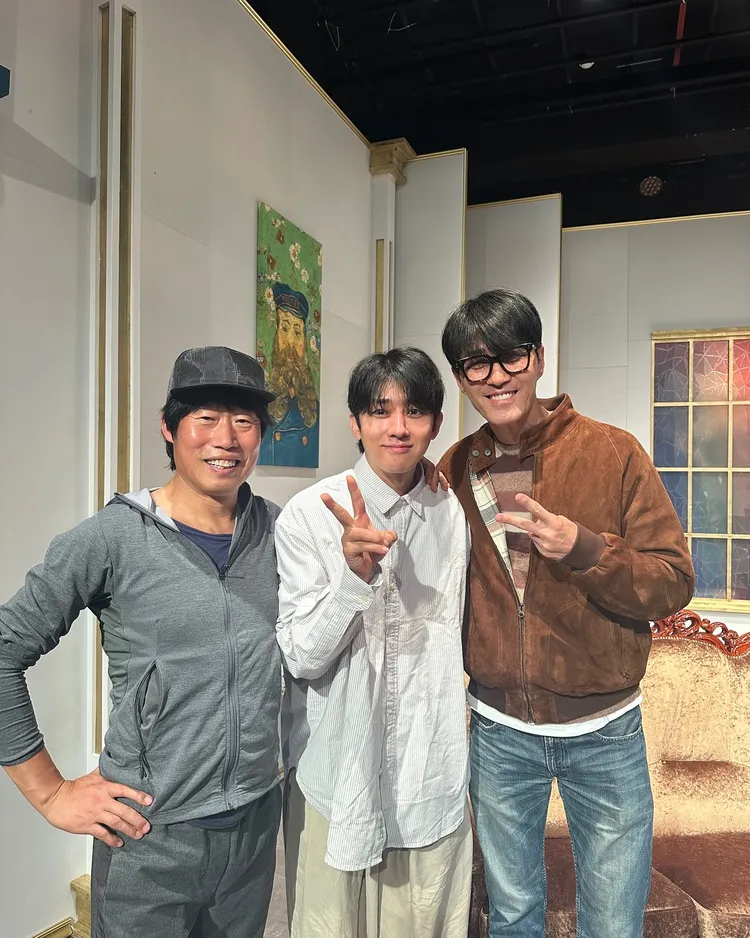 車勝元（右起）、孫浩俊日前特地南下清州力挺柳海真的舞台劇《十個印第安人》。翻攝孫浩俊IG