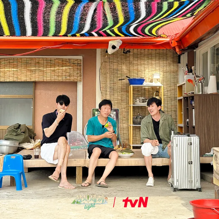 《一日三餐Light特別篇》最新一集邀來與車勝元（左起）、柳海真都熟識的金南佶作客。翻攝tvN