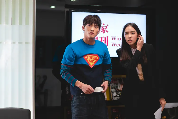 林奕嵐、范少勳攜手闖盪職場地獄。鏡文學提供