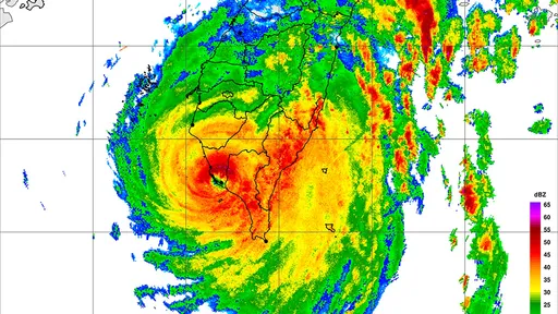 颱風眼中風雨變小 陳其邁:強風豪雨很快恢復「千萬不要出門」