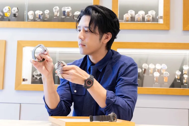 胡宇威演繹VICTORINOX I.N.O.X腕錶系列。品牌提供