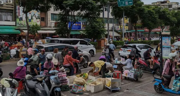 新明市場整頓前。桃園市府提供