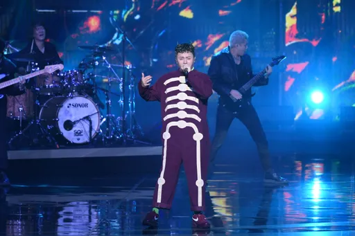 許富凱俏皮「白骨精」搭嗩吶飆嗓 金鐘獎網友真實反應曝光