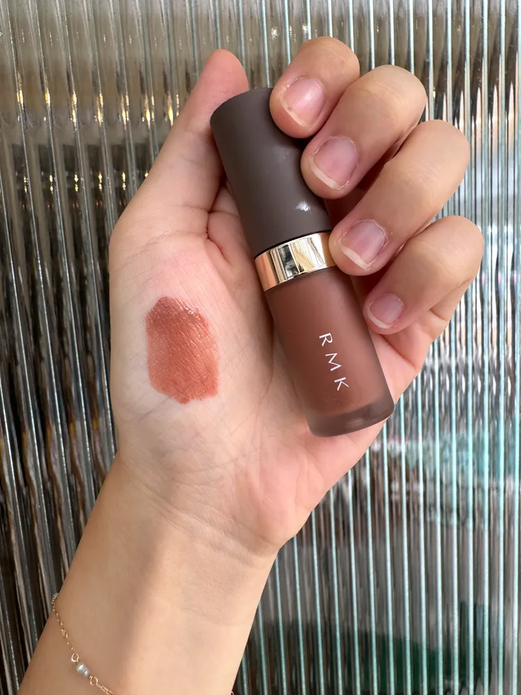 持色水感唇釉#EX09 Pink Clay，1400元。張家玲攝