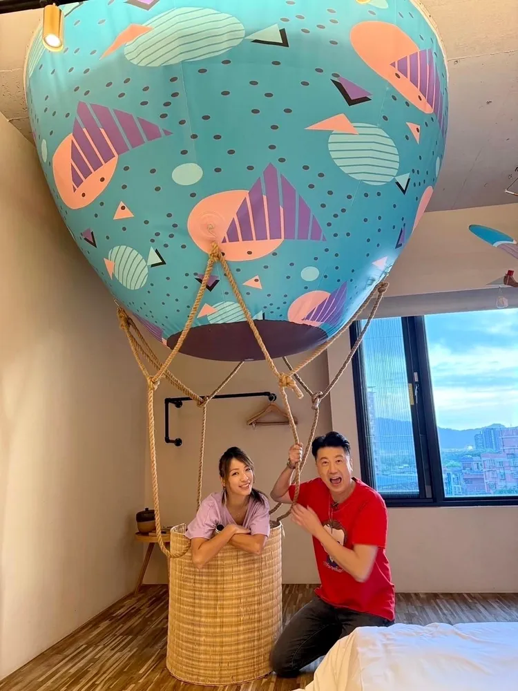 吳皓昇（右）出道多年，日前才為好友段慧琳首次獻出行腳節目處女秀。民視提供