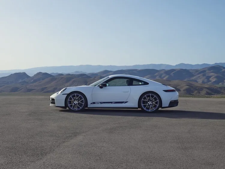 透過「保時捷嚴選選色」服務，可創造專屬的個性化車色。原廠照片