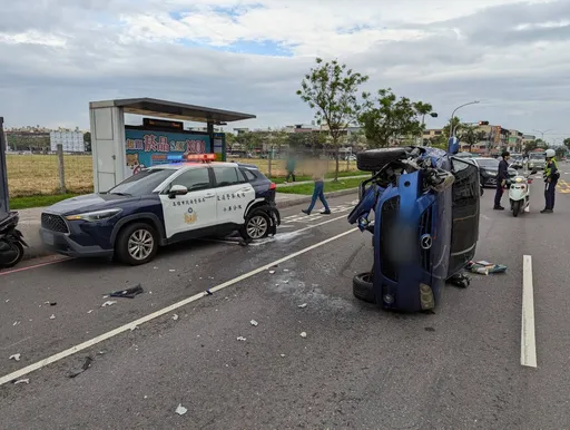 男開車撞處理交通事故警車 自投羅網?一測是酒駕