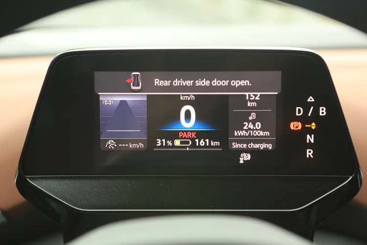 方向盤前方搭配ID. Digital Cockpit全邏輯數位化儀表，更集中的資訊能有效提升駕駛專注度。林浩昇攝