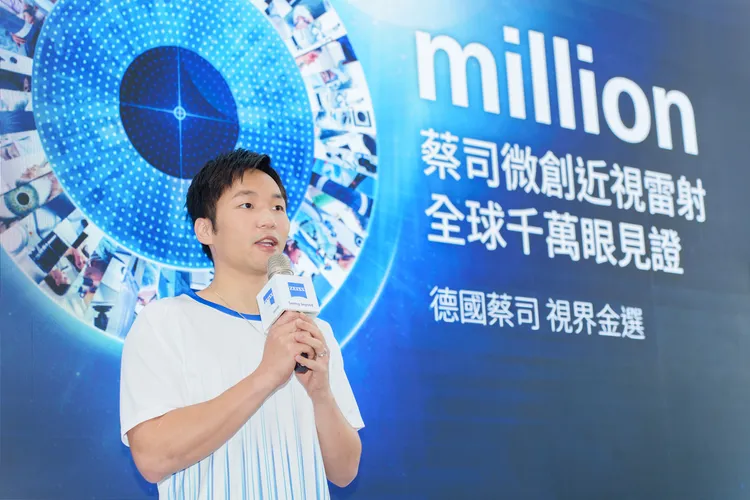 接受蔡司微創近視雷射滿三個月，李洋表示視力穩定維持1.0，讓他很滿意。