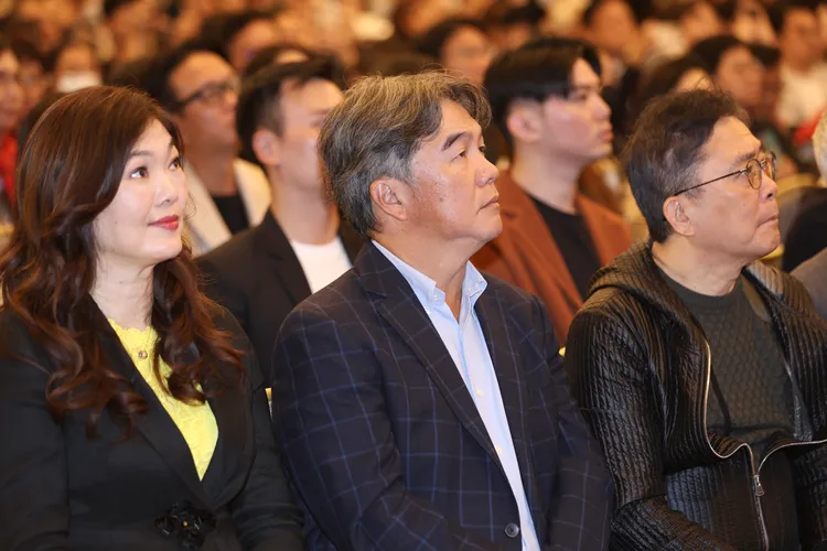 三顧「iPSC家族多功能幹細胞儲存服務」發表會中，前衛福部次長王必勝(中)作為見證貴賓出席。彭欣偉攝