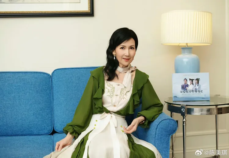 陳美琪曾演出《新白娘子傳奇》的小青，最近忙著《新白娘子傳奇》的巡迴演唱會。翻攝陳美琪微博