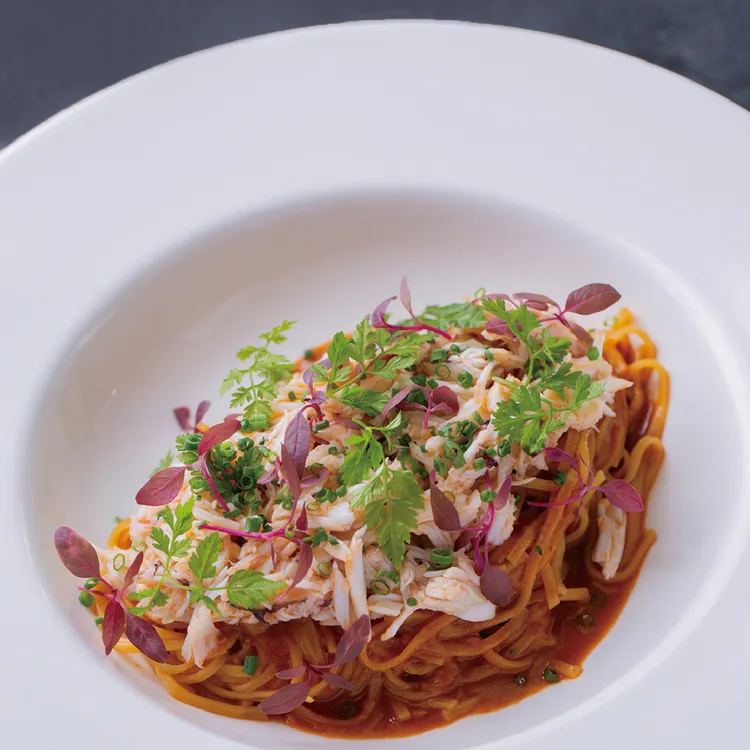 LA ONE Kitchen〈蟹肉蝦汁鳥巢義大利麵〉。業者提供