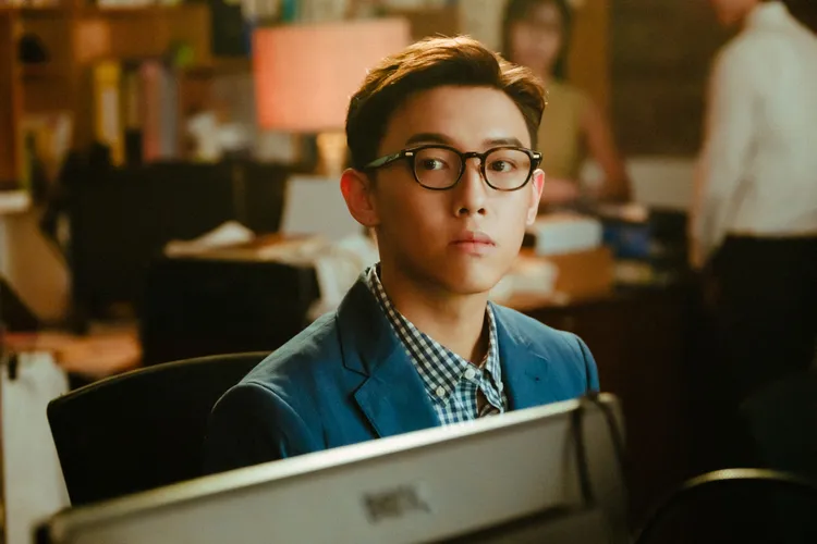 張天賦飾演詐騙集團菜鳥。甲上提供