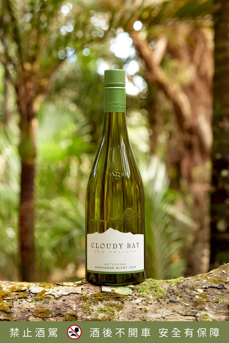 2024年份雲霧之灣白蘇維濃白酒建議售價1400元。業者提供
