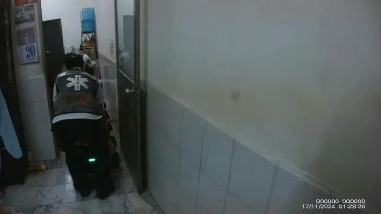 消防隊到場將黃男送醫，但傷重不治。翻攝畫面