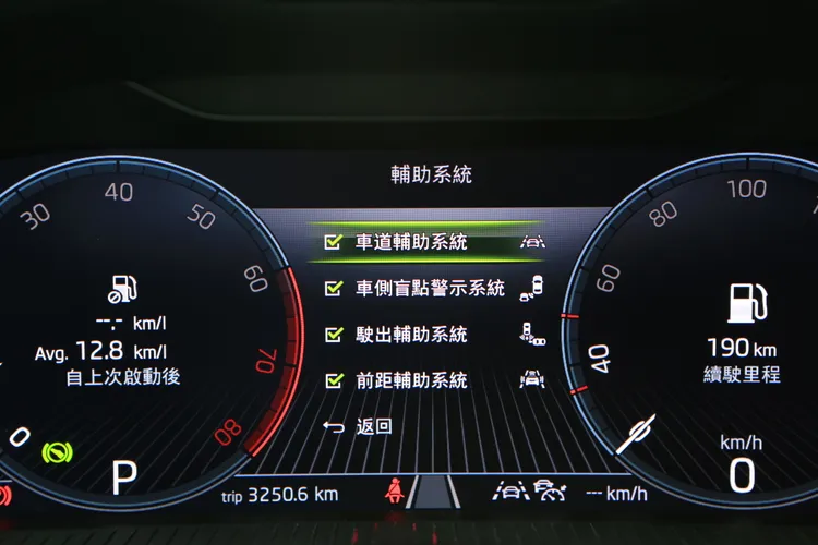 Škoda Kamiq全車系標配Level 2等級的「聰明EYE」主動駕駛輔助系統，隨時守護在外的行車安全。林浩昇攝
