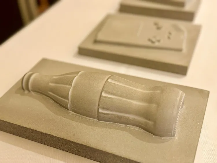 台南遠東香格里拉飯店一樓展出斯洛伐克現代藝術展亮點之一，Peter Baran的雕塑作品結合傳統斯洛伐克元素與現代造型。業者提供