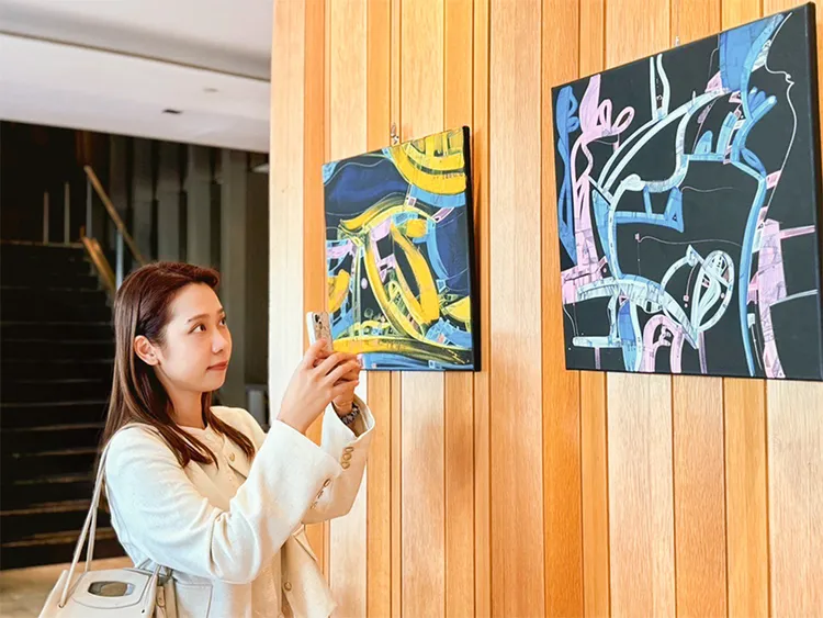 斯洛伐克經濟文化辦事處特於台南遠東香格里拉飯店獨家舉辦「斯洛伐克現代藝術展 Slovak Modern Art Exhibition」。即日起至12/1飯店一樓大廳展出。業者提供