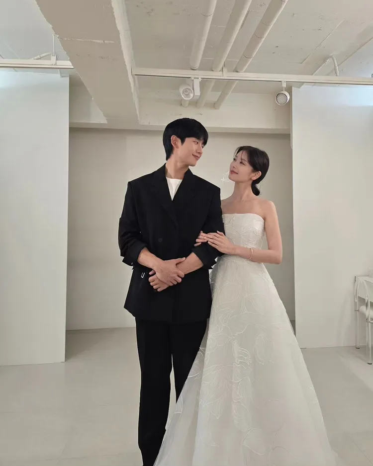 丁海寅（左）、庭沼珉在《媽媽朋友的兒子》配對，深受觀眾喜愛。翻攝丁海寅IG