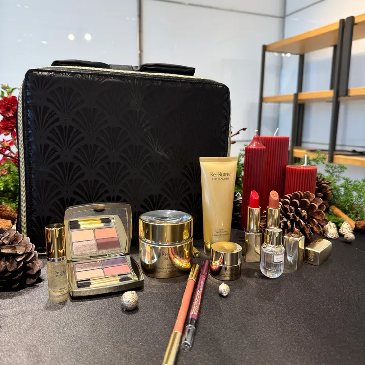 魔幻奇蹟花秘奢華禮盒，消費滿8000元可以1萬4500元加購。張家玲攝