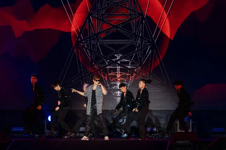 羅志祥帶舞群唱跳，炒熱全場氣氛。圖／台東縣政府提供