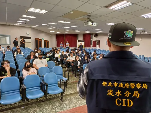 侯友宜、警局長聯名「一封信」激起反詐浪潮! 真理大學邀淡水警詐騙手法大解密