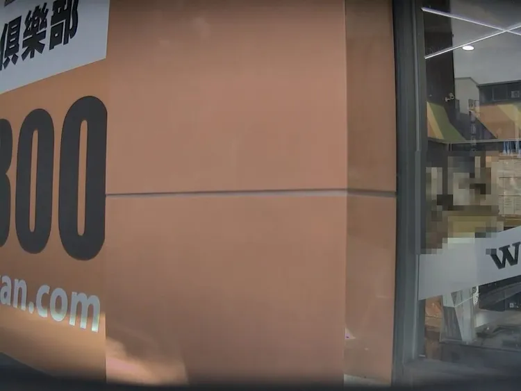 林先生說，當時車子啟動自動停車時車速雖很慢，但撞到前方樑柱前他還是來不及介入。林先生提供