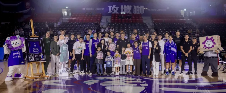 呂奇旻引退儀式大合照。攻城獅提供