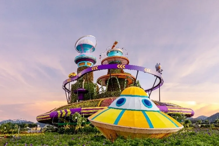 國際花毯節美景令人恍如置身「太空花境」。觀旅局提供