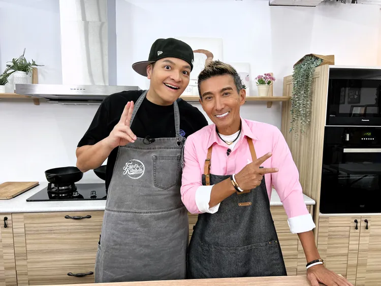 新手奶爸廚佛瑞德Fred（左）討教育兒經，潘若迪竟狂噴地獄哏。全聯提供