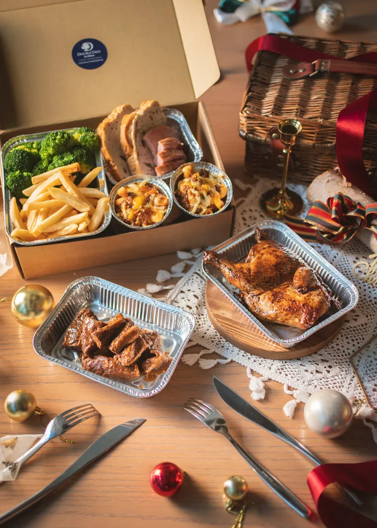 台北中山九昱希爾問逸林酒店La Salle森酒吧以「聖誕禮物」為概念發想的雙人分享餐。業者提供