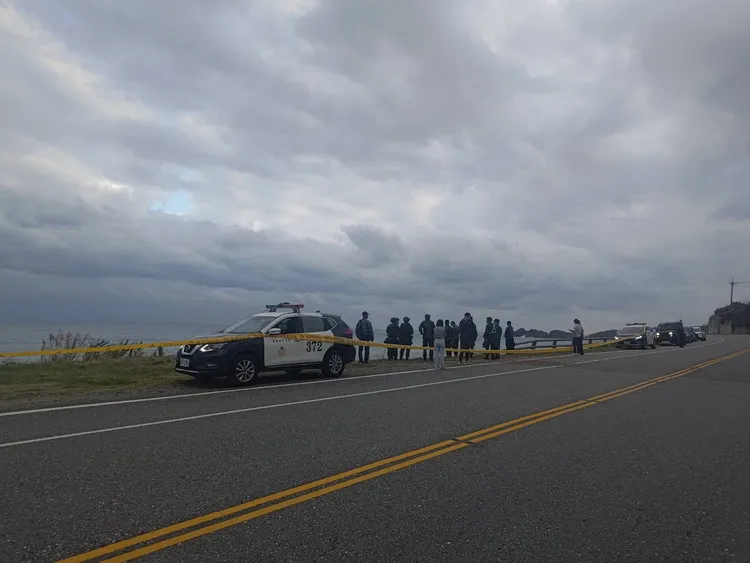 警方在事故現場拉封鎖線。民眾提供