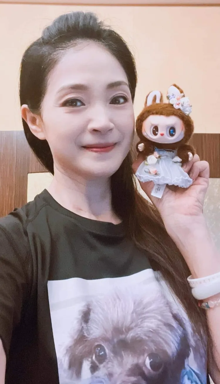 有「軍中情人」之稱的方季惟曾在事業如日中天時因甲狀腺癌，停擺音樂事業。圖／摘自臉書