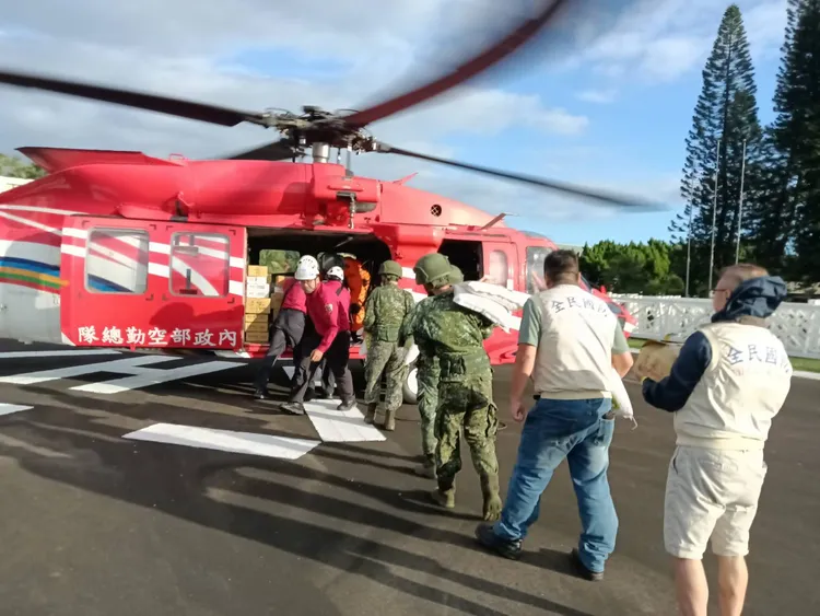 運送物資。新竹縣消防局提供