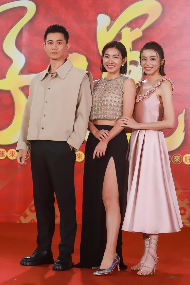 王瞳（右起）、米可白、曾子益今一起出席記者會。民視提供