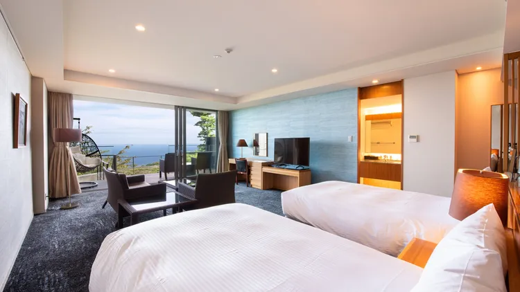 靜岡縣「熱海倶樂部迎賓館」所有客房均為70 平方米以上的套房，為旅客提供豪華多樣的住宿選擇。業者提供